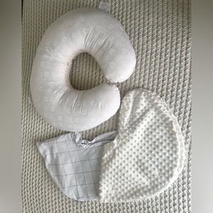 Boppy nursing pillow+2 covers
